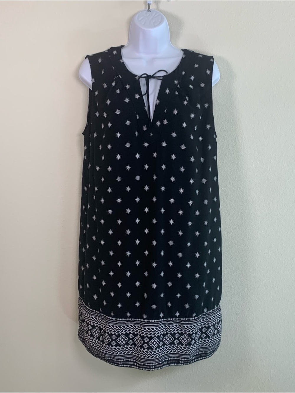 Old Navy Black Sleeveless Dress with White Diamond Print size L